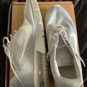 Mens’s Nike shoe size 14